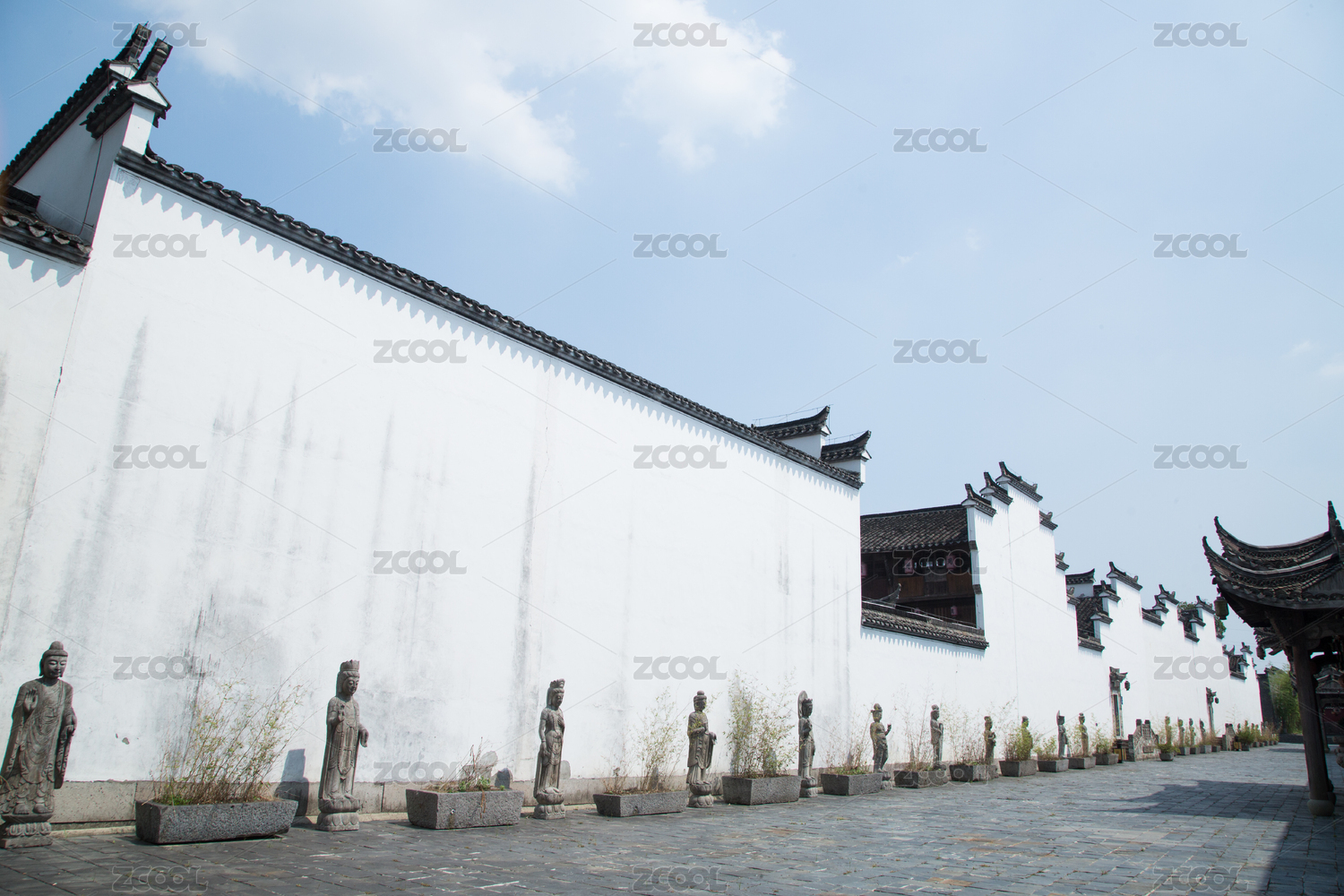 南京周园里的佛像雕塑