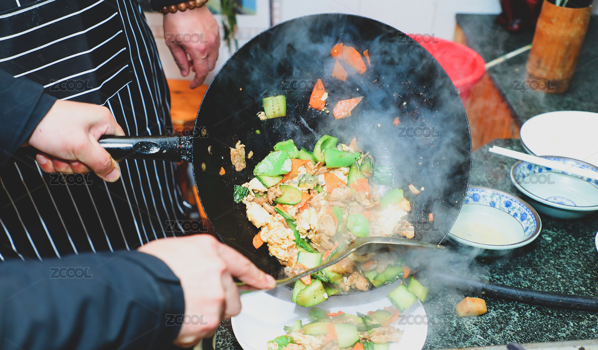 農(nóng)家小炒青椒胡蘿卜片炒肉片裝盤出鍋（主預覽-6934222） - 未分類 - 站酷設(shè)計師棋點團建原創(chuàng)素材 - 站酷ZCOOL