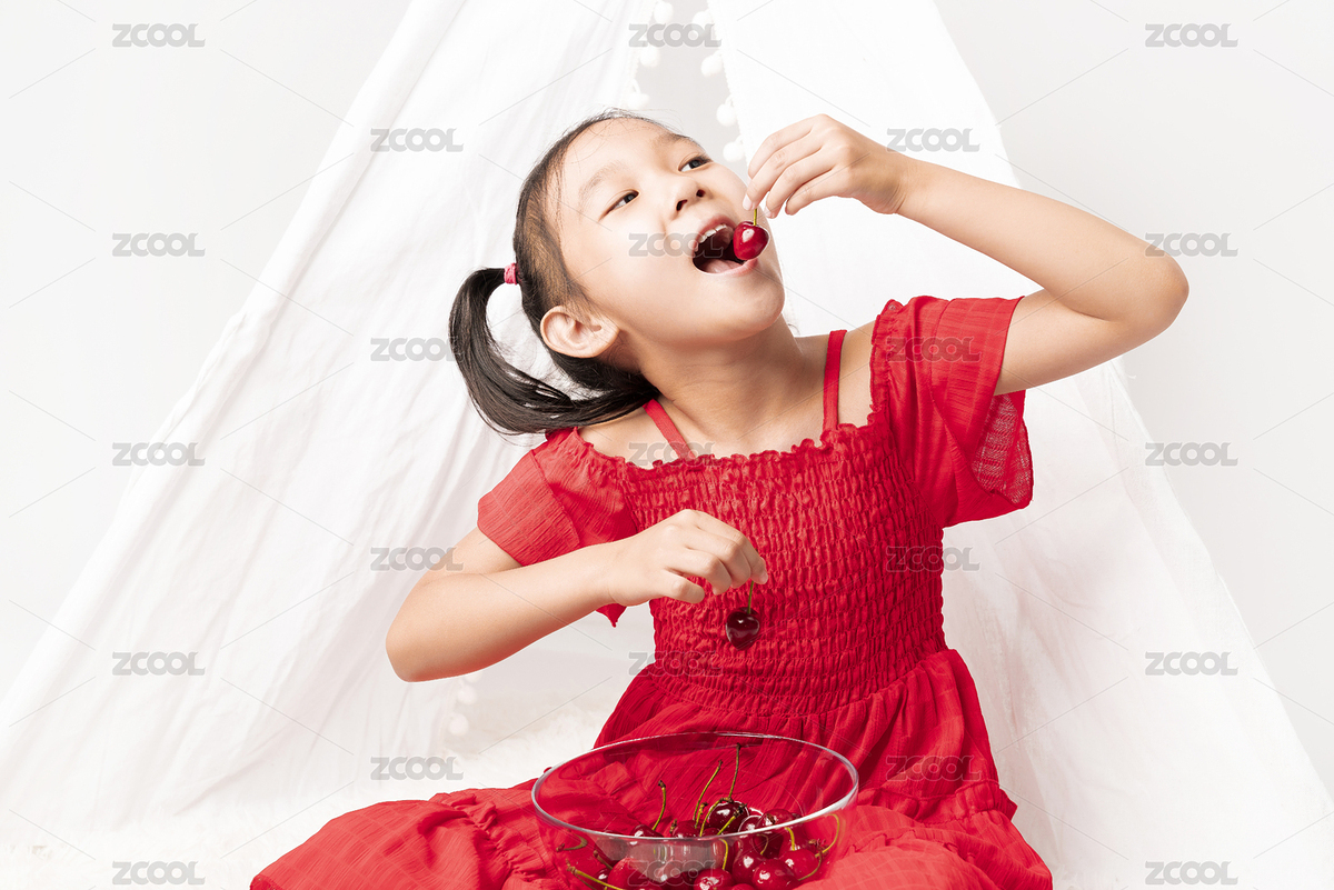 坐在白色帳篷前吃櫻桃的女孩（主預覽-4376460） - 未分類 - 站酷設計師wscwch原創(chuàng)素材 - 站酷ZCOOL