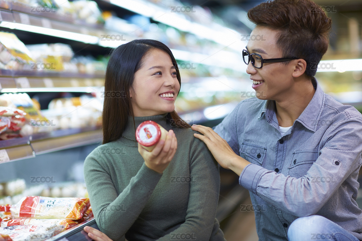 在超市里快樂(lè)亞洲年輕夫婦購(gòu)物（主預(yù)覽-8271294） - 未分類 - 站酷設(shè)計(jì)師Bo1982原創(chuàng)素材 - 站酷ZCOOL