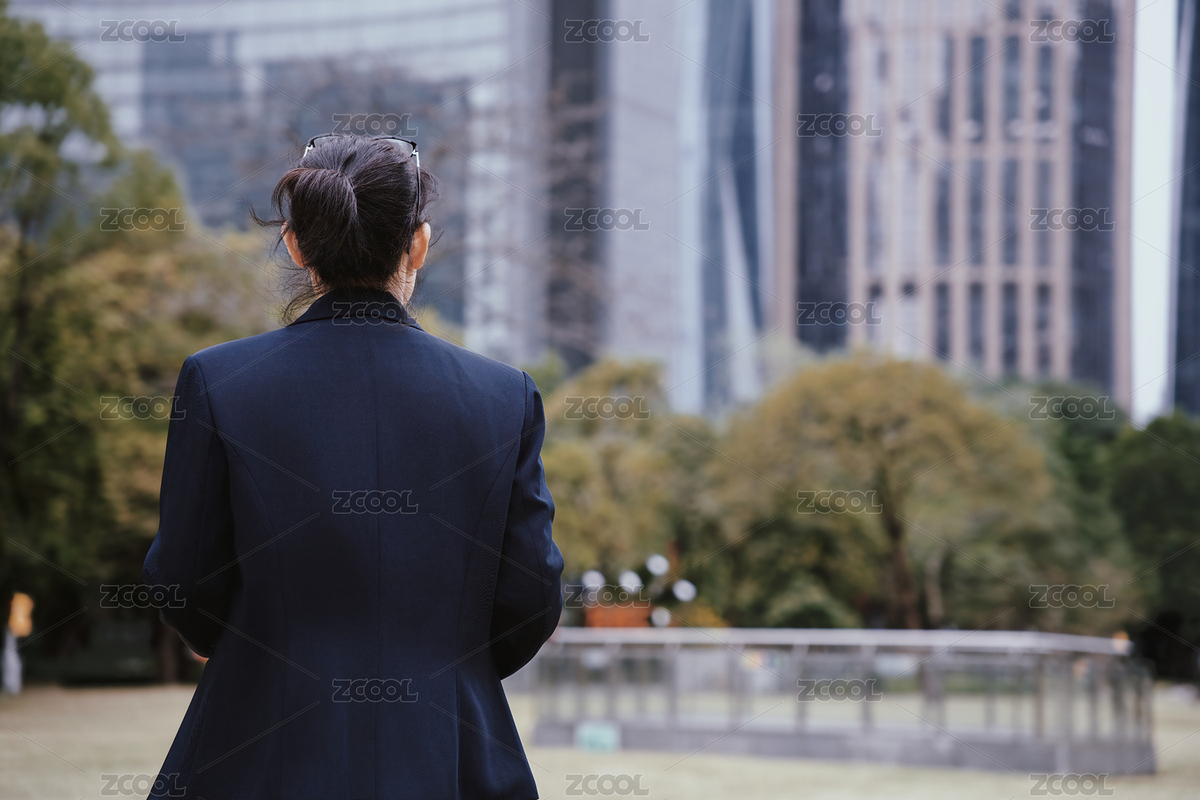 現(xiàn)代城市公園里的職業(yè)女性茶歇（主預(yù)覽-5512346） - 未分類 - 站酷設(shè)計(jì)師feichangbaoquan原創(chuàng)素材 - 站酷ZCOOL