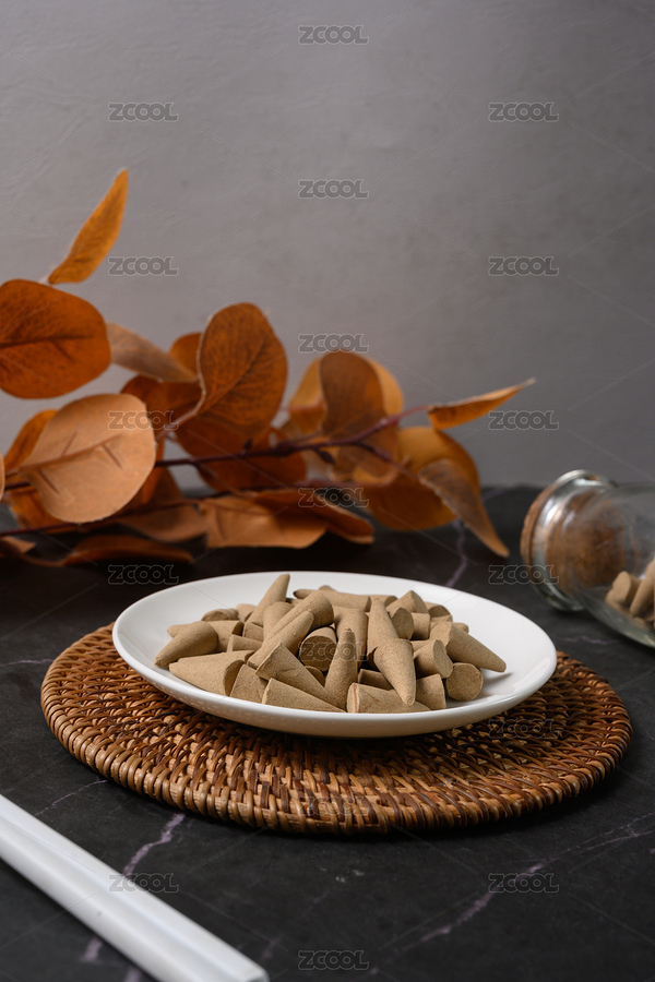 桌面上的盤子里的香氣四溢的塔香（主預(yù)覽-9023567） - 未分類 - 站酷設(shè)計(jì)師我是小助理原創(chuàng)素材 - 站酷ZCOOL