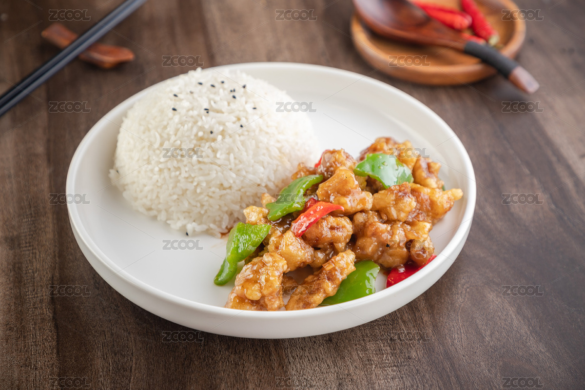 棕色木紋桌上放著一碗焦熘肉段蓋飯（主預(yù)覽-2013114） - 未分類 - 站酷設(shè)計師濤麟攝影原創(chuàng)素材 - 站酷ZCOOL