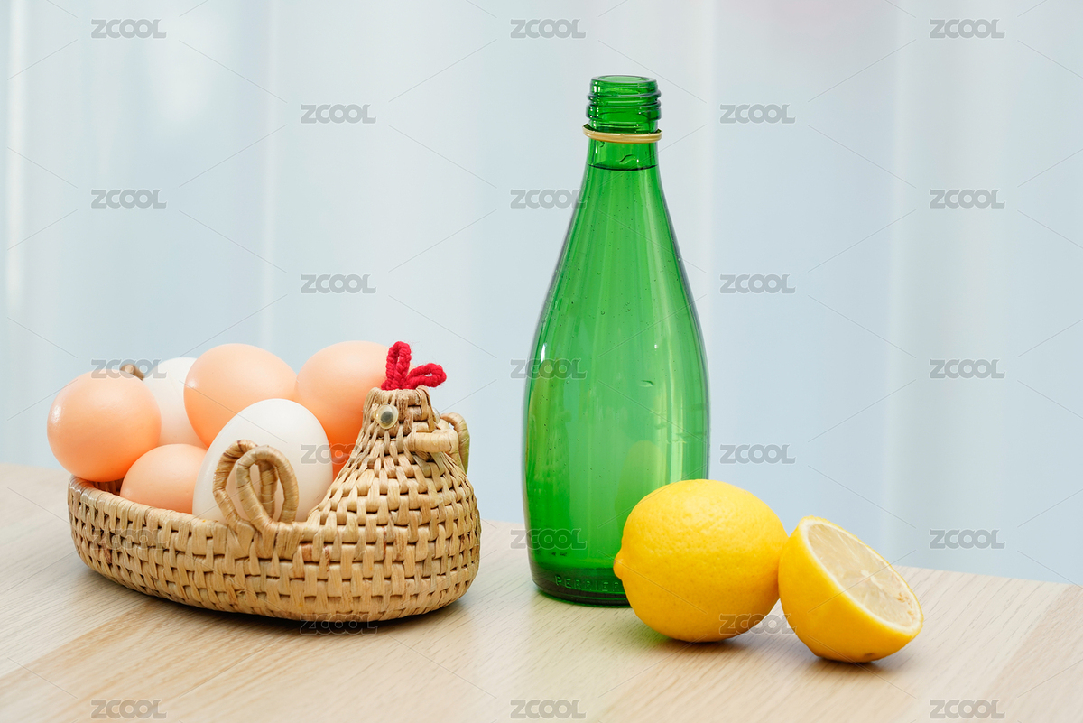 一籃筐雞蛋和綠色玻璃瓶裝水以及檸檬（主預(yù)覽-6537622） - 未分類 - 站酷設(shè)計(jì)師calvin99原創(chuàng)素材 - 站酷ZCOOL