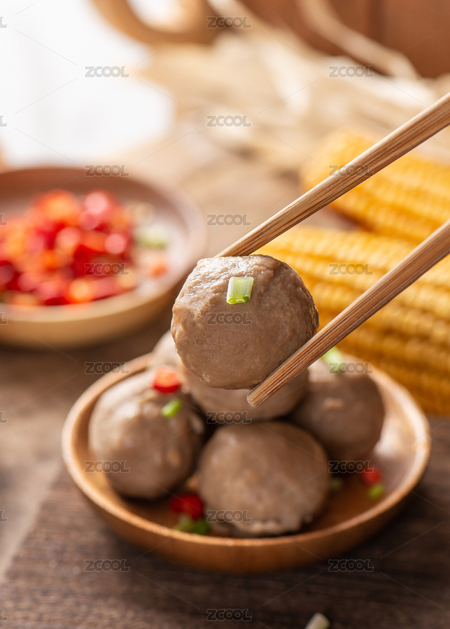 木紋背景上擺放的撒尿牛肉丸（主預(yù)覽-2086490） - 未分類 - 站酷設(shè)計(jì)師密斯楊攝影原創(chuàng)素材 - 站酷ZCOOL