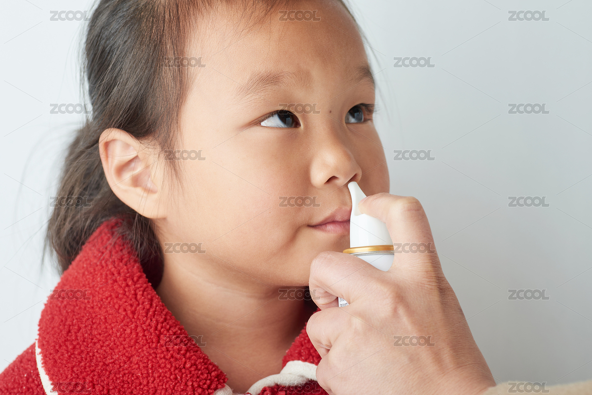 使用高滲鼻腔生理性海水洗鼻噴霧器的兒童（主預(yù)覽-5408168） - 未分類 - 站酷設(shè)計師蔚藍(lán)的白日夢原創(chuàng)素材 - 站酷ZCOOL