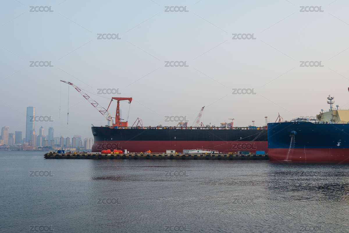 大連造船廠建造中的LNG巨輪（主預(yù)覽-12241680） - 未分類 - 站酷設(shè)計師stocktanx原創(chuàng)素材 - 站酷ZCOOL