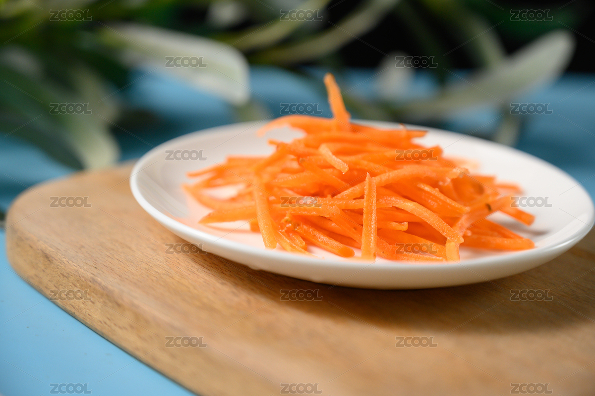 桌面上的盤子里的美味可口的新鮮胡蘿卜絲（主預(yù)覽-8640935） - 未分類 - 站酷設(shè)計師我是小助理原創(chuàng)素材 - 站酷ZCOOL