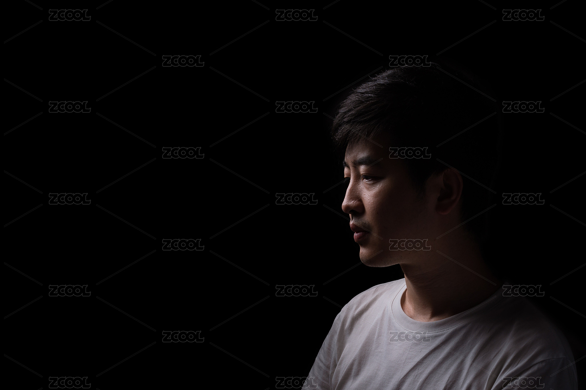 中國(guó)男性黑色純色背景下坐姿沉思照（主預(yù)覽-2589966） - 未分類(lèi) - 站酷設(shè)計(jì)師XiaoyuChan原創(chuàng)素材 - 站酷ZCOOL