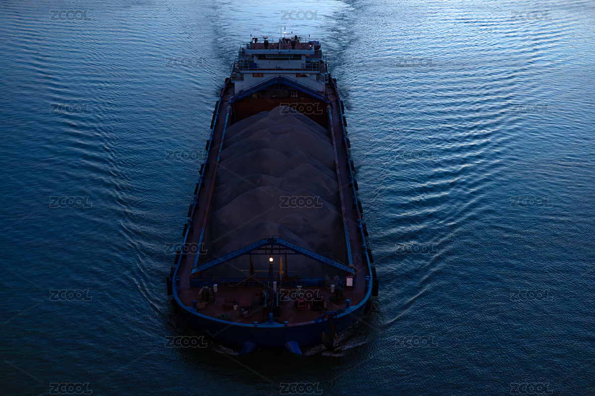 凌晨在江面上行駛大型采砂運(yùn)砂船只（主預(yù)覽-7380930） - 未分類 - 站酷設(shè)計(jì)師Sam_Tse原創(chuàng)素材 - 站酷ZCOOL