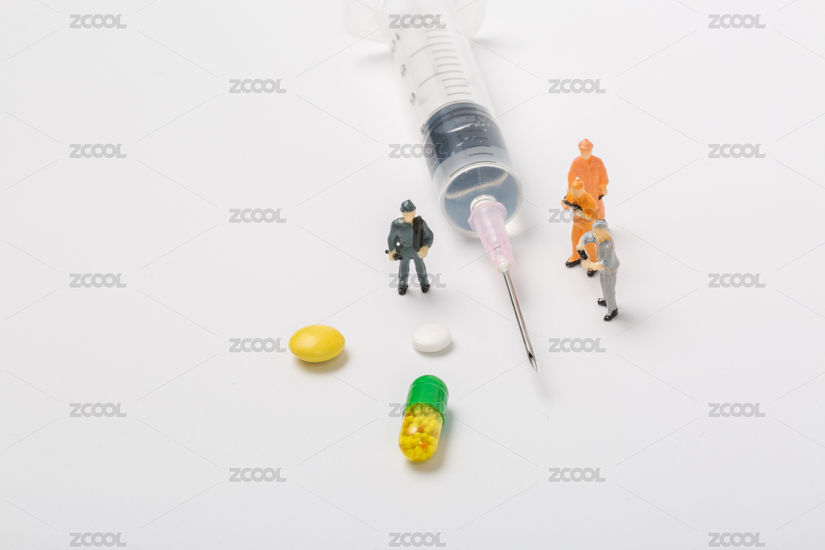白色背景上的注射器和微缩小人和口服药（主预览-2379386） - 未分类 - 站酷设计师AsGold原创素材 - 站酷ZCOOL