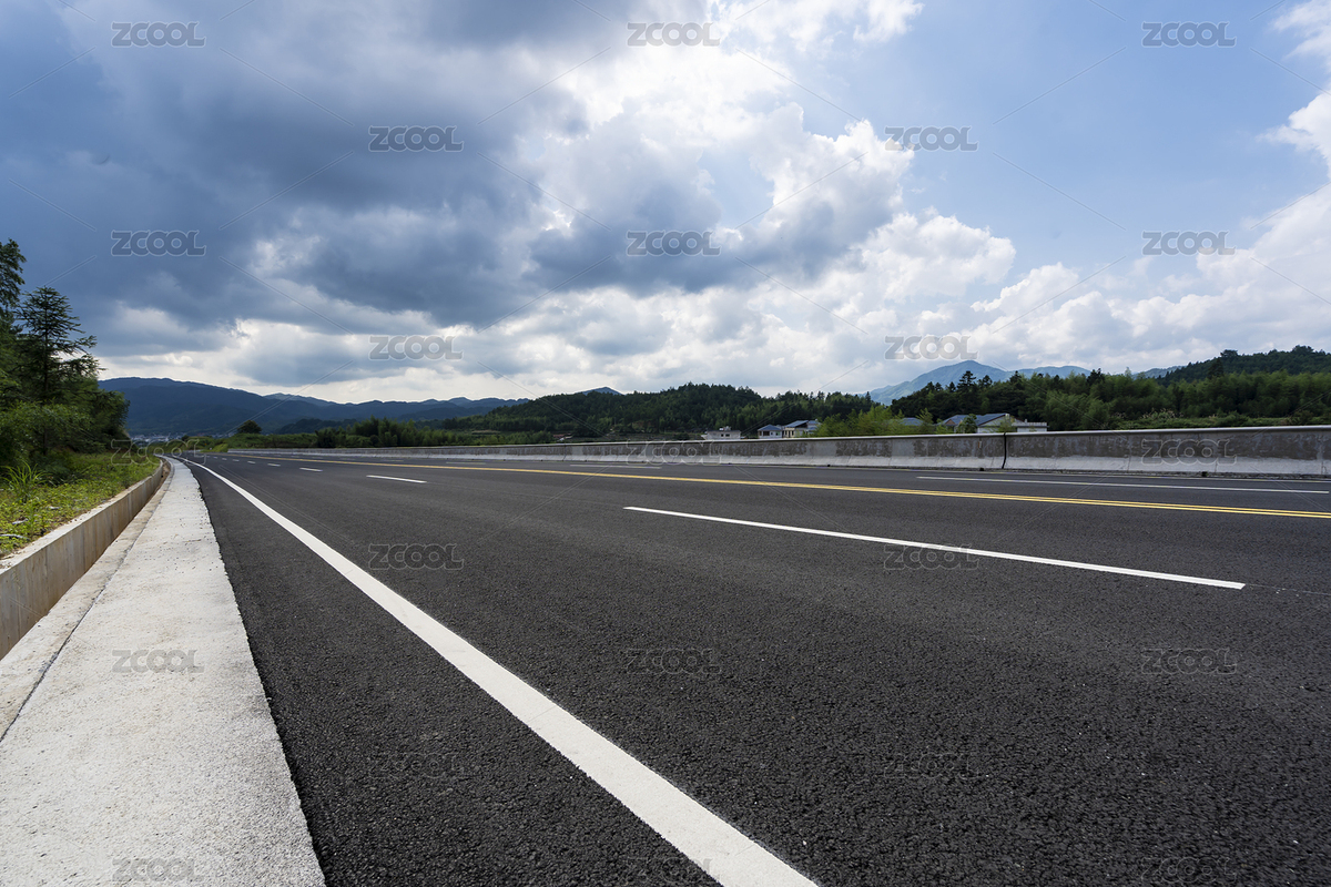 陰沉天氣古田近郊一條新建的鋪著柏油路面的快速通道，中國福建上杭古田（主預(yù)覽-8887144） - 未分類 - 站酷設(shè)計(jì)師只取一瓢原創(chuàng)素材 - 站酷ZCOOL