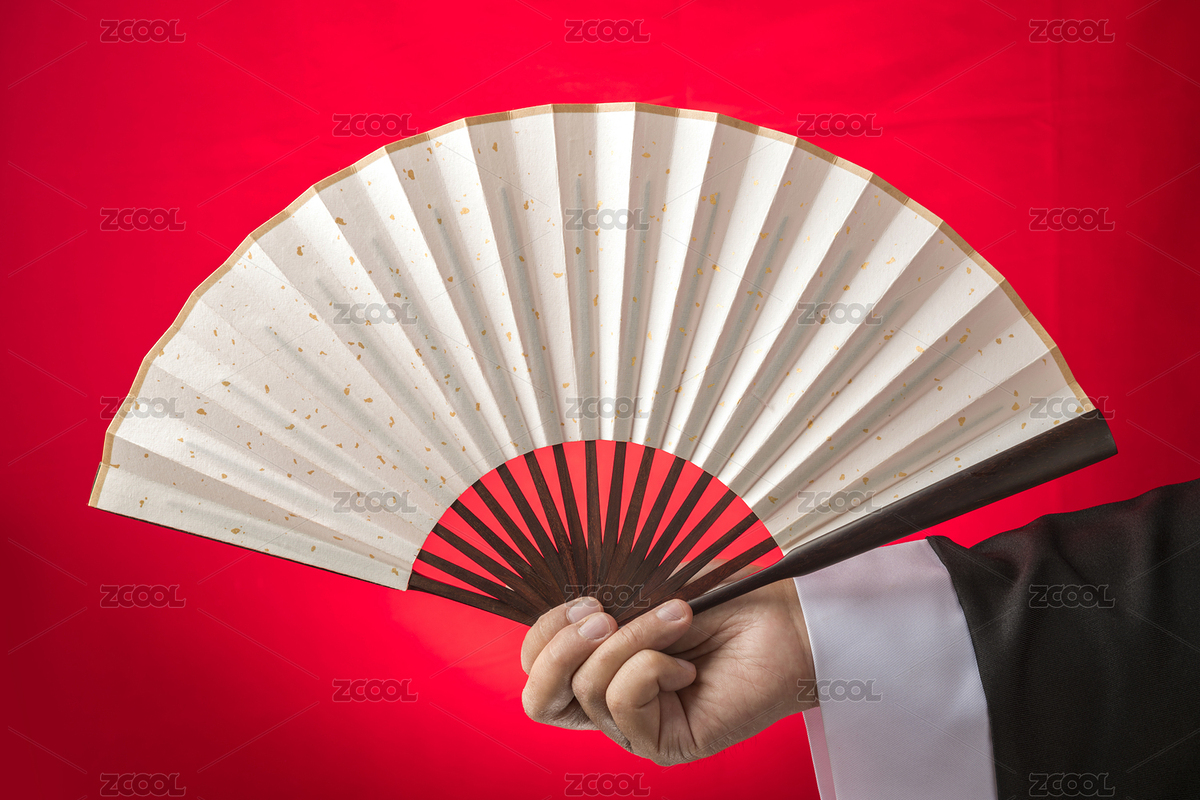 身著華服的男子手拿中國傳統(tǒng)折扇紙扇特寫（主預(yù)覽-6698962） - 未分類 - 站酷設(shè)計(jì)師金翅大鵬原創(chuàng)素材 - 站酷ZCOOL