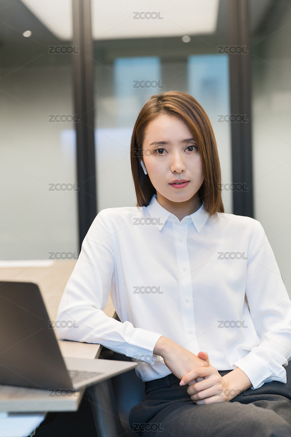一位穿白襯衣的職業(yè)女性商務(wù)人士形象（主預覽-6579272） - 未分類 - 站酷設(shè)計師今天喝咖啡了嗎原創(chuàng)素材 - 站酷ZCOOL