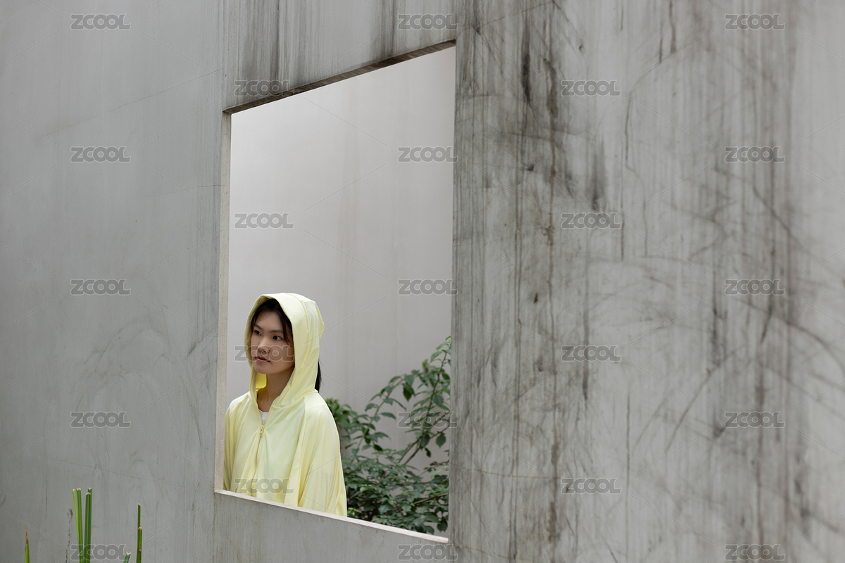 穿連帽防曬衣的女性寫真（主預(yù)覽-8980743） - 未分類 - 站酷設(shè)計(jì)師未&來(lái)原創(chuàng)素材 - 站酷ZCOOL