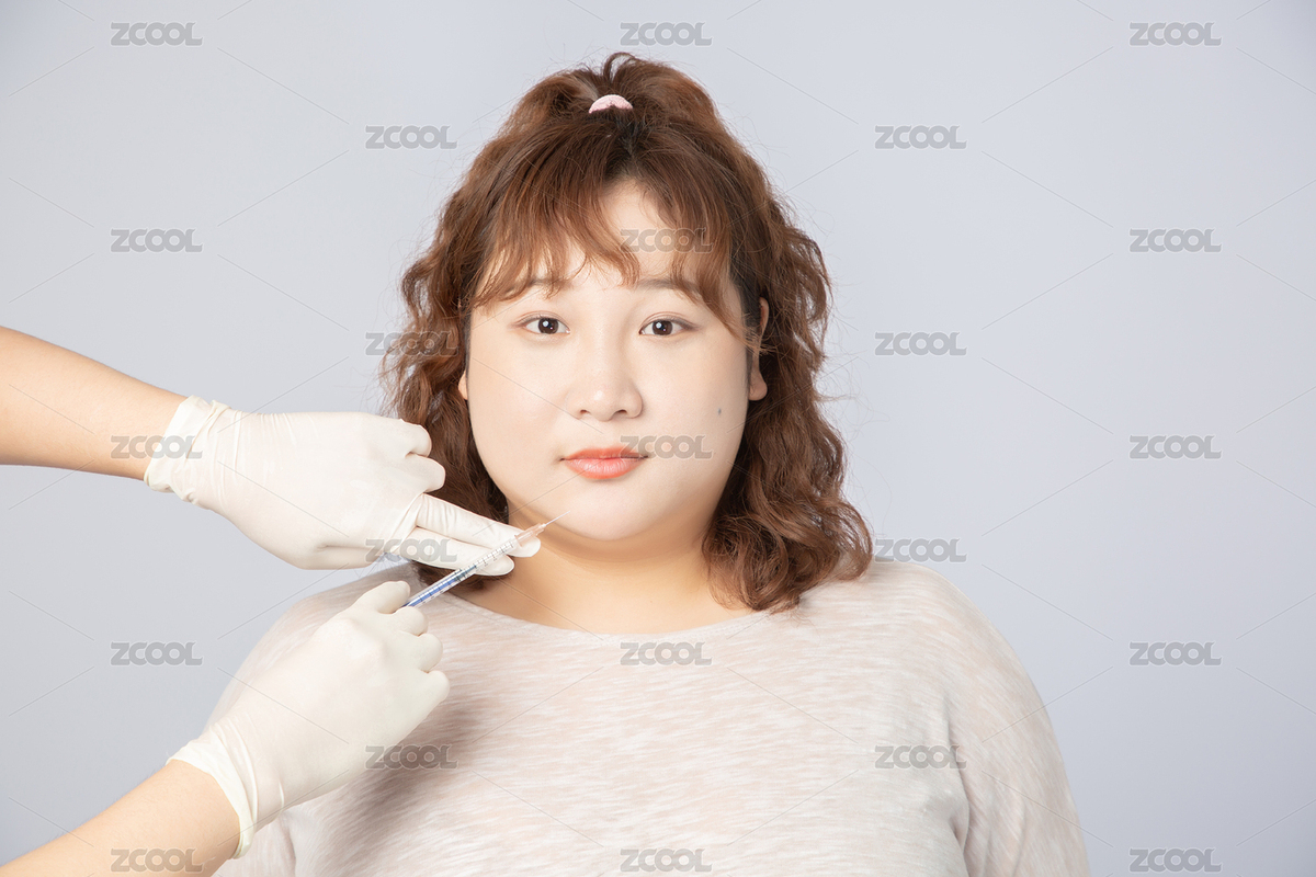 正在美容整形的亞洲肥胖女孩 打針（主預(yù)覽-3833346） - 未分類 - 站酷設(shè)計(jì)師啊喔鵝咿嗚魚原創(chuàng)素材 - 站酷ZCOOL