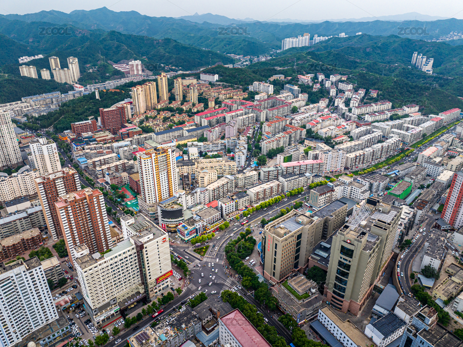 河北承德航拍依山而建的城市高楼鸟瞰