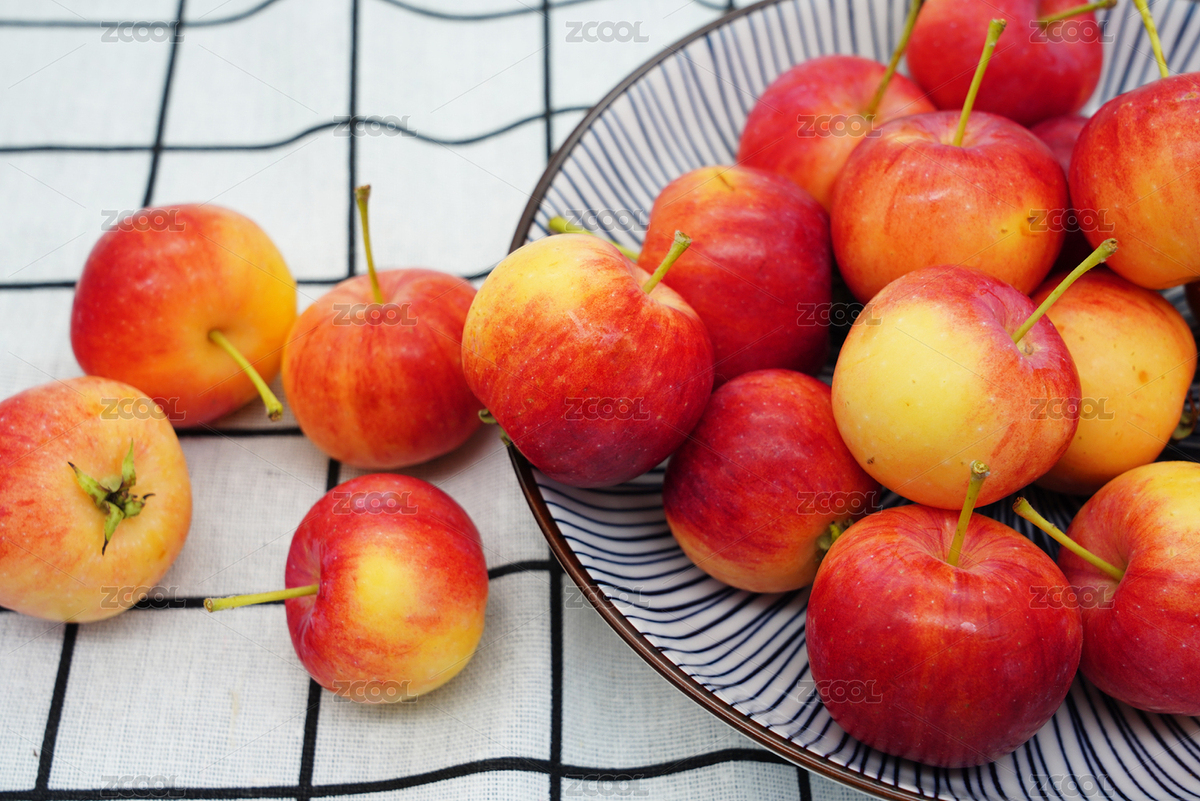 放在餐桌布上的一盘美味红色沙果（主预览-6186252） - 未分类 - 站酷设计师安147123原创素材 - 站酷ZCOOL