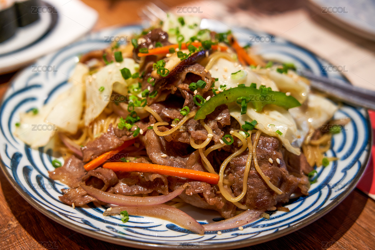 日本料理店里一份美味的肥牛炒拉面（主預(yù)覽-6694777） - 未分類 - 站酷設(shè)計師SteveChum原創(chuàng)素材 - 站酷ZCOOL