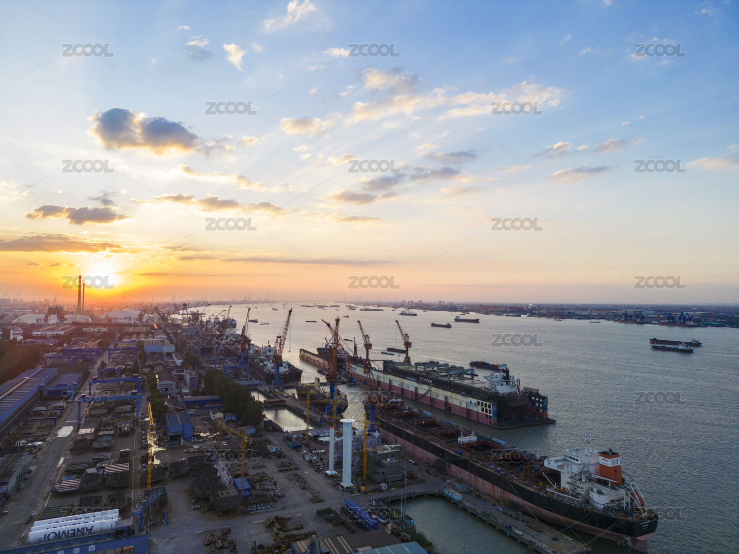 长江江阴段及码头景观