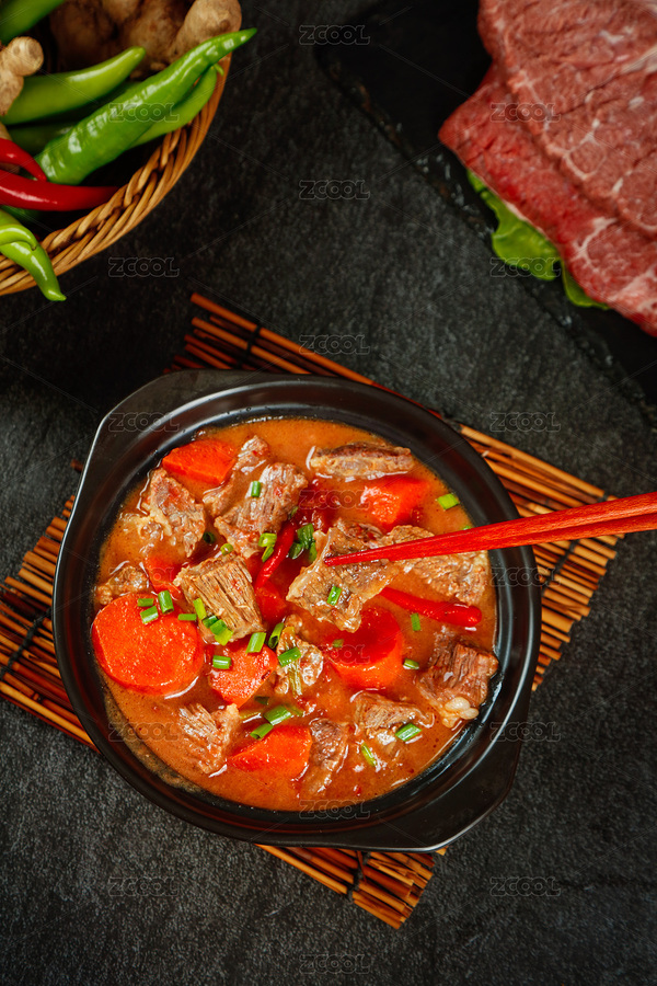 筷子上夹着牛腩（主预览-7742976） - 未分类 - 站酷设计师PAOPAO摄影工作室原创素材 - 站酷ZCOOL