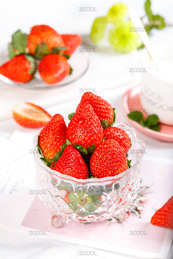 書本上放著一碗丹東牛奶草莓（主預(yù)覽-6616671） - 未分類 - 站酷設(shè)計(jì)師PAOPAO攝影工作室原創(chuàng)素材 - 站酷ZCOOL
