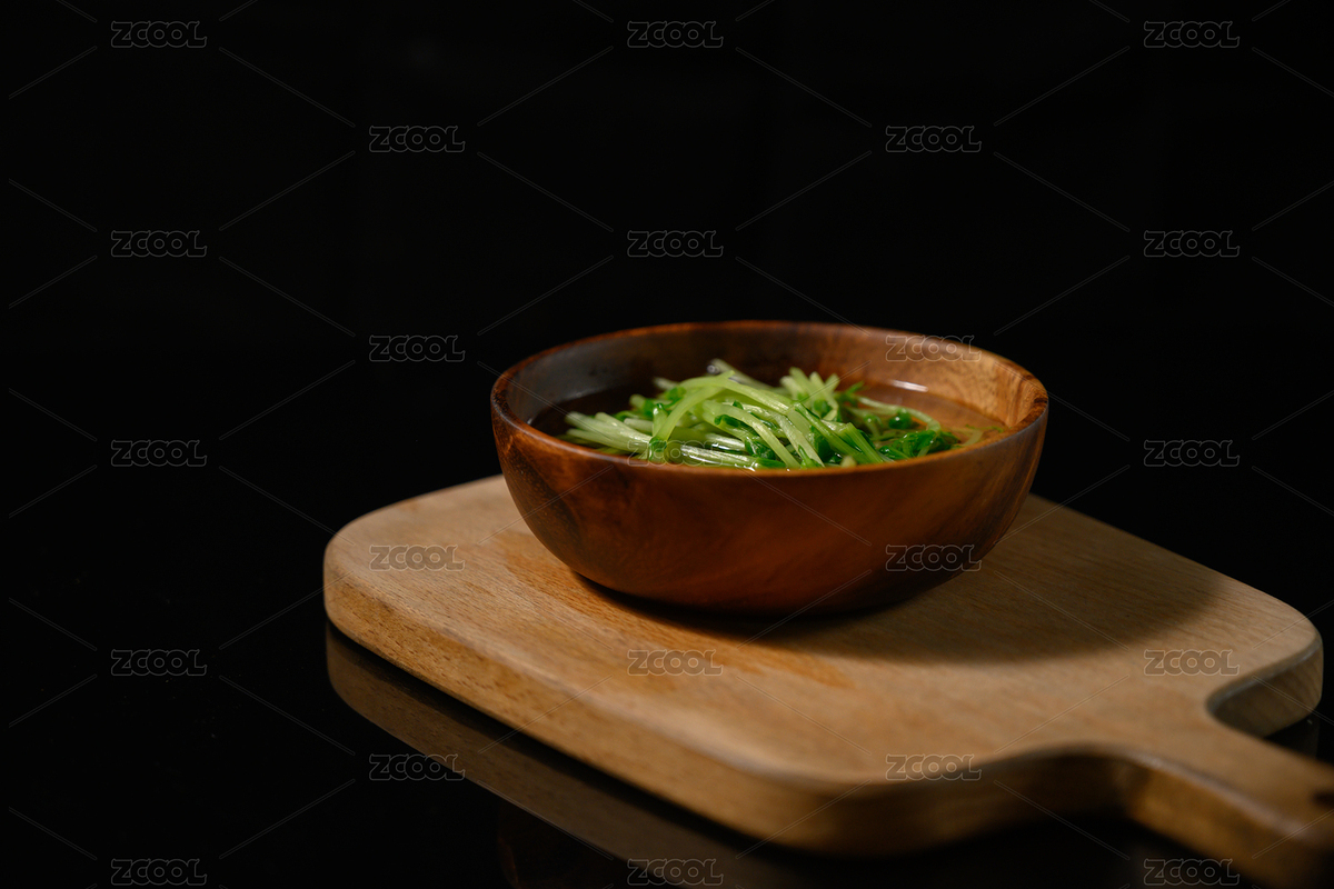 桌面碗里的美味可口的清湯豆苗（主預(yù)覽-8581649） - 未分類(lèi) - 站酷設(shè)計(jì)師我是小助理原創(chuàng)素材 - 站酷ZCOOL