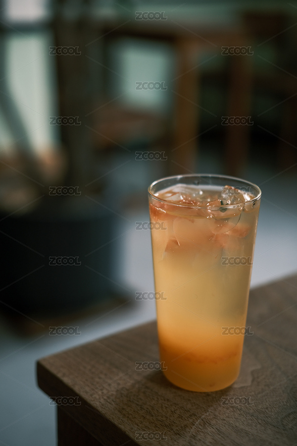 桌子上的冰飲品（主預覽-8715591） - 未分類 - 站酷設計師等讓原創(chuàng)素材 - 站酷ZCOOL