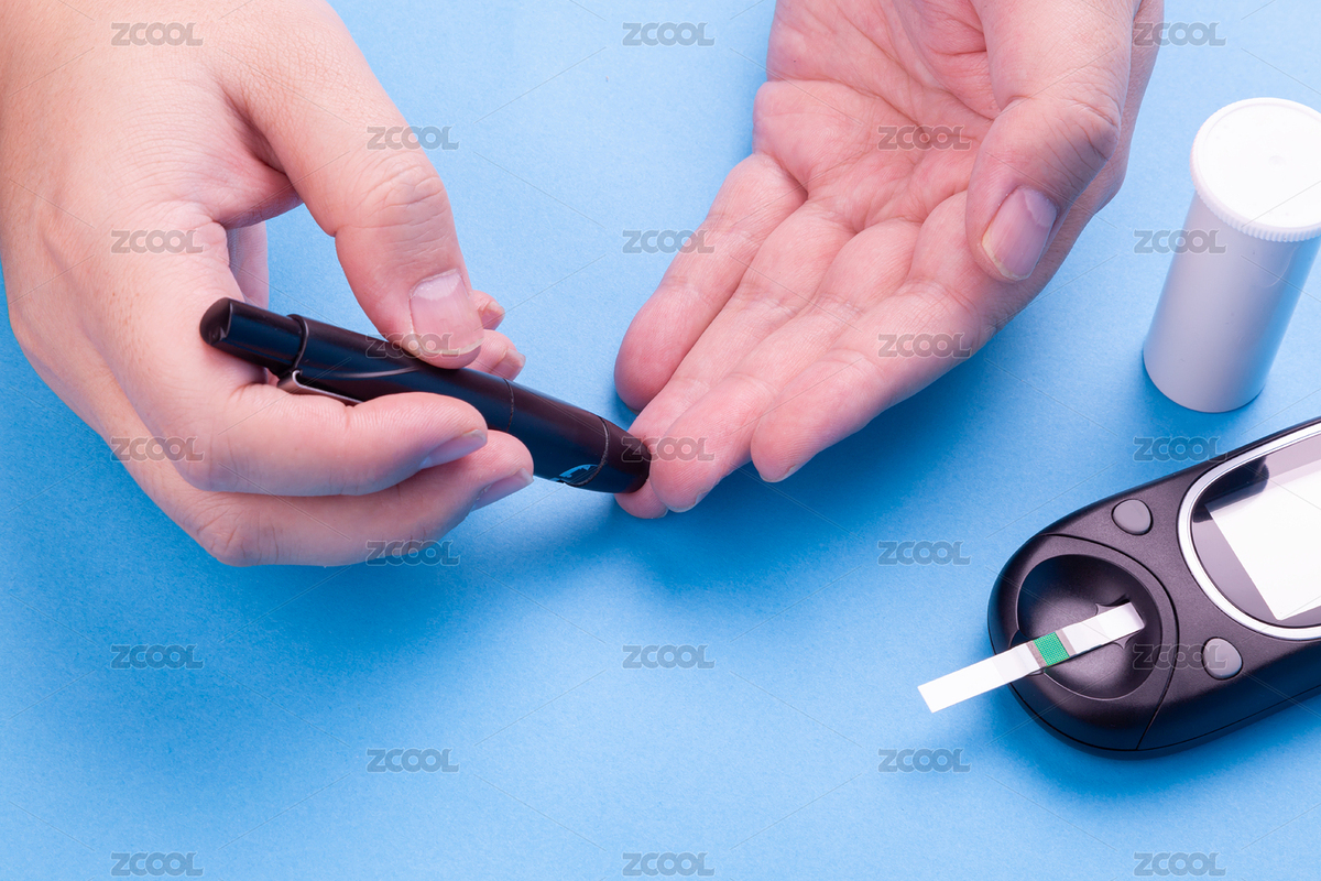 測(cè)血糖的男士（主預(yù)覽-8478020） - 未分類(lèi) - 站酷設(shè)計(jì)師八零后小象原創(chuàng)素材 - 站酷ZCOOL