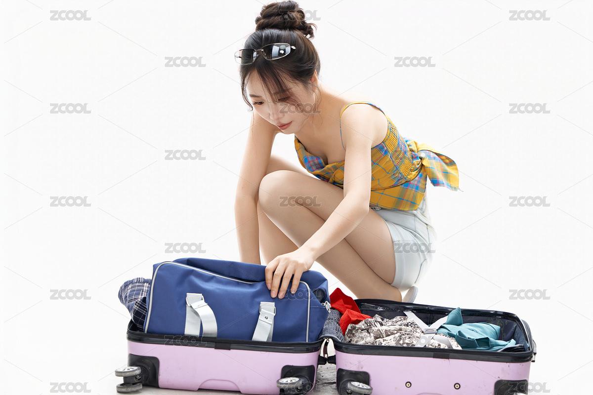 影棚拍攝收拾行李箱的青年女性形象（主預(yù)覽-12002594） - 未分類 - 站酷設(shè)計(jì)師藍(lán)太陽TNT原創(chuàng)素材 - 站酷ZCOOL