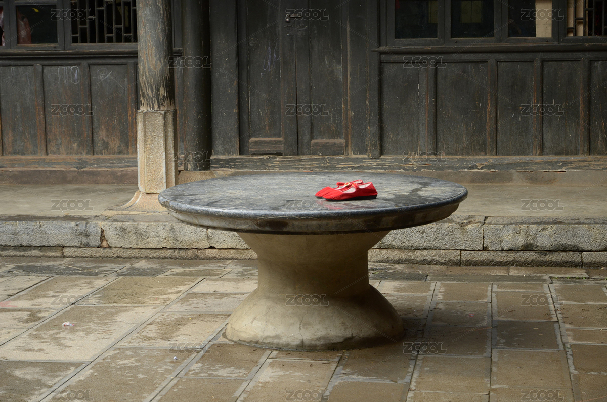 老式建筑里的石桌（主預(yù)覽-8983687） - 未分類 - 站酷設(shè)計師ydhorsefq原創(chuàng)素材 - 站酷ZCOOL