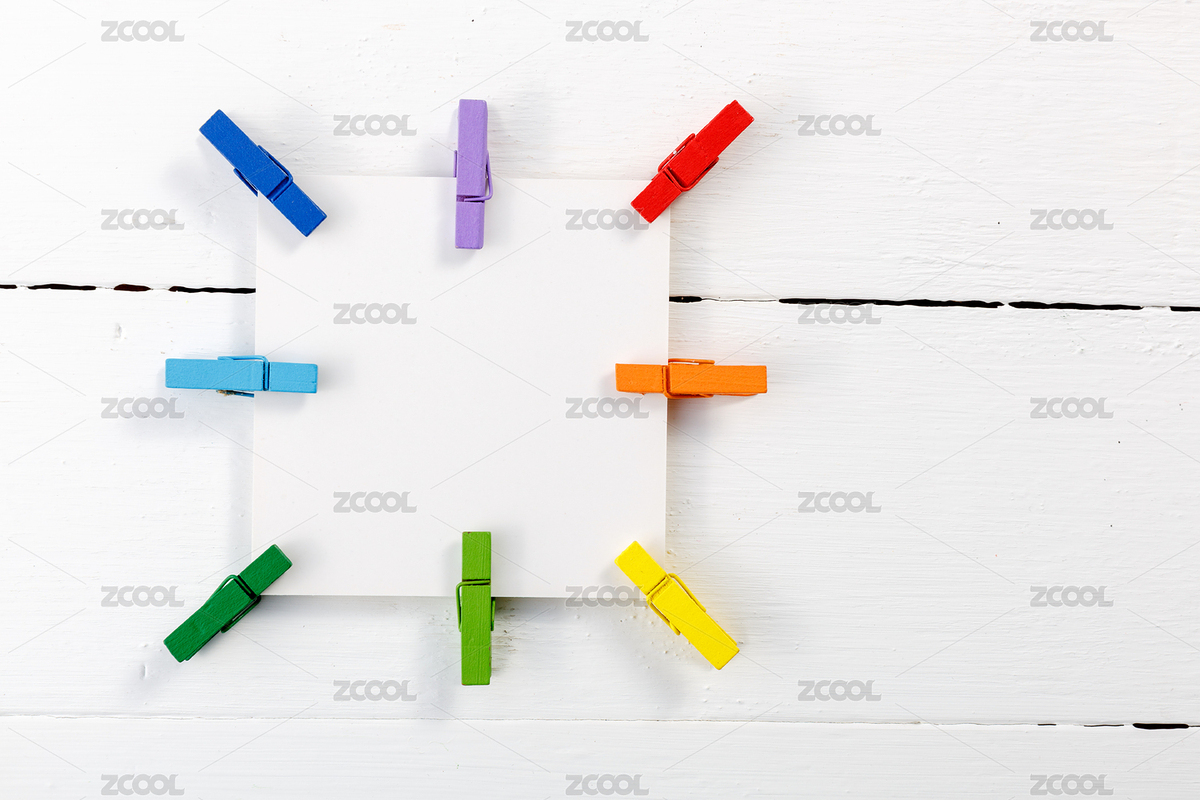 白色木桌面上的彩色夾子夾著一張白卡片（主預(yù)覽-5840790） - 未分類 - 站酷設(shè)計師lilyhello原創(chuàng)素材 - 站酷ZCOOL