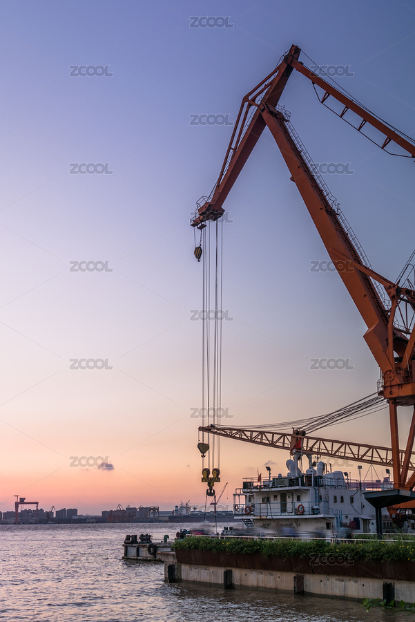 貨運(yùn)集裝箱船在中國城市的港口。（主預(yù)覽-8910208） - 未分類 - 站酷設(shè)計(jì)師fanjianhua原創(chuàng)素材 - 站酷ZCOOL