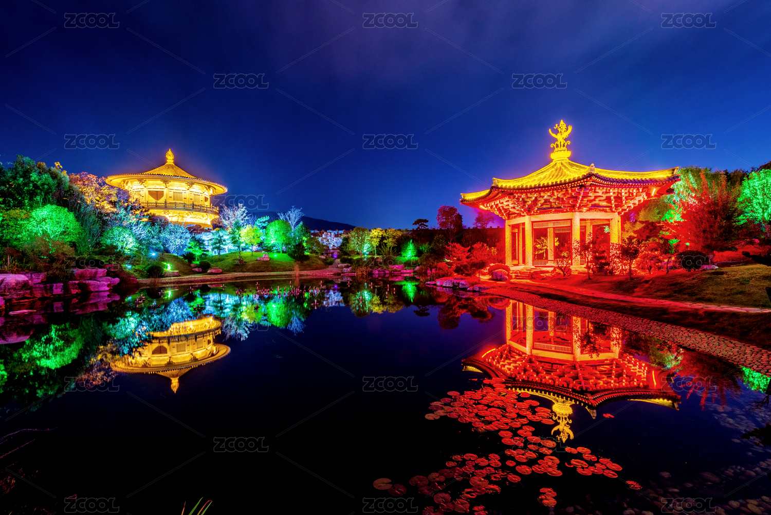 中国湖北襄阳唐城影视基地夜景风光