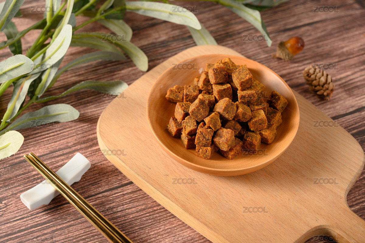 桌面上的木纹盘子里的美味可口的牛肉干粒（主预览-7730025） - 未分类 - 站酷设计师我是小助理原创素材 - 站酷ZCOOL