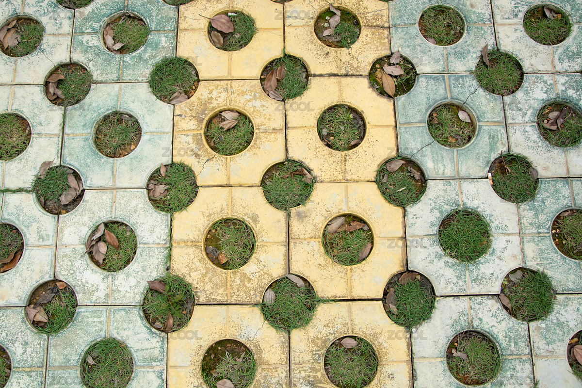 帶孔磚塊與草相間鋪設(shè)的地面（主預(yù)覽-9572620） - 未分類 - 站酷設(shè)計(jì)師touristgirl原創(chuàng)素材 - 站酷ZCOOL