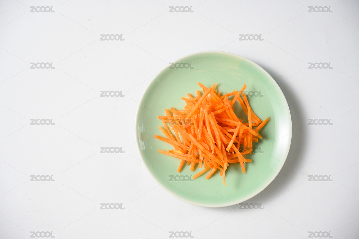 桌面上的盤子里的美味可口的新鮮胡蘿卜絲（主預(yù)覽-8582285） - 未分類 - 站酷設(shè)計師我是小助理原創(chuàng)素材 - 站酷ZCOOL