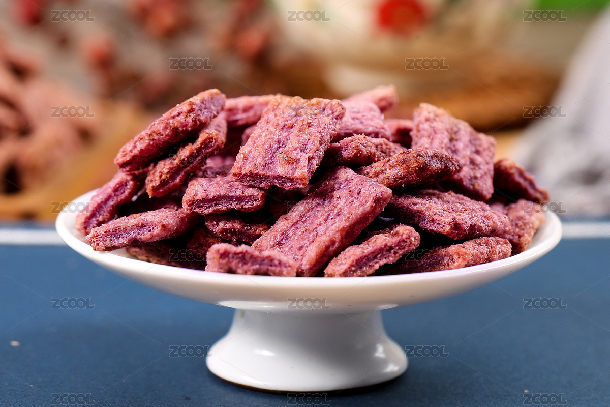 藍底上放著一盤紫薯味鍋巴（主預(yù)覽-7806617） - 未分類 - 站酷設(shè)計師PAOPAO攝影工作室原創(chuàng)素材 - 站酷ZCOOL