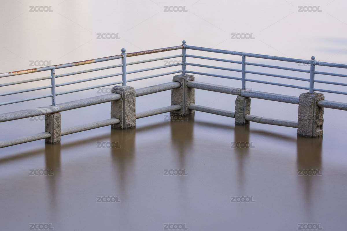 河面漲水淹沒了護(hù)欄（主預(yù)覽-1662867） - 未分類 - 站酷設(shè)計師zhouyuling909原創(chuàng)素材 - 站酷ZCOOL