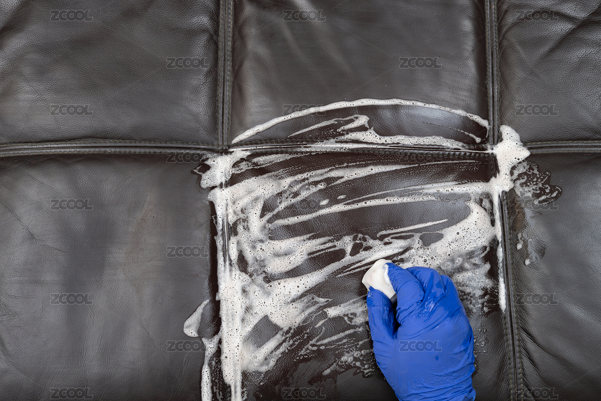 男子用泡沫海绵清洁沙发（主预览-8422885） - 未分类 - 站酷设计师harveylaw原创素材 - 站酷ZCOOL