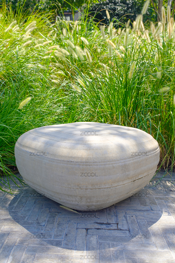 草地上的石頭圓凳（主預覽-11222519） - 未分類 - 站酷設計師ferrero07原創(chuàng)素材 - 站酷ZCOOL