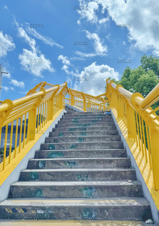 藍(lán)天白云下的人行天橋（主預(yù)覽-5187488） - 未分類 - 站酷設(shè)計(jì)師ferrero07原創(chuàng)素材 - 站酷ZCOOL