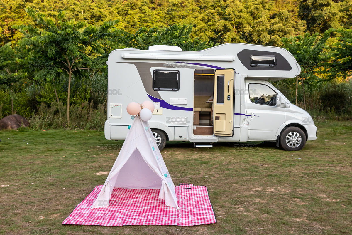 草地上的房車（主預(yù)覽-7594456） - 未分類 - 站酷設(shè)計(jì)師nwcfafnir原創(chuàng)素材 - 站酷ZCOOL