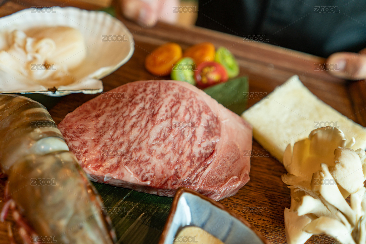 木托盤裝鐵板燒食材拼盤里的牛排特寫（主預(yù)覽-8344917） - 未分類 - 站酷設(shè)計師JSantse原創(chuàng)素材 - 站酷ZCOOL