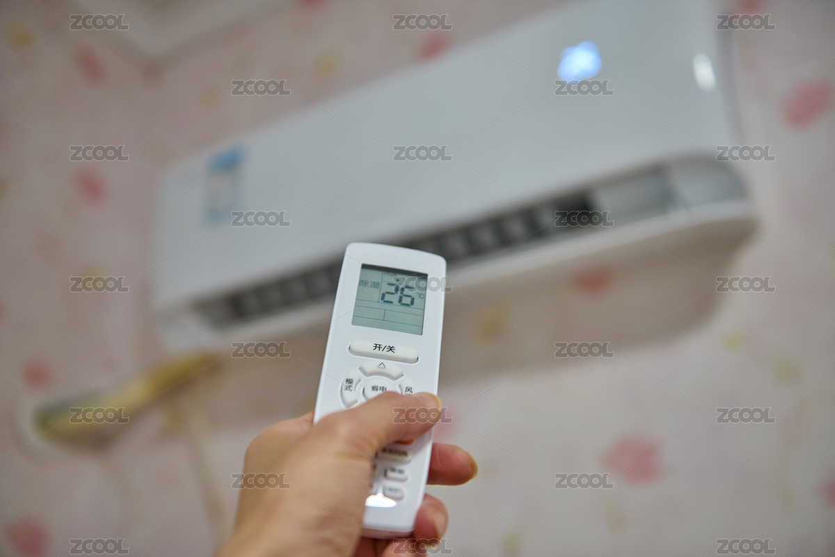 手持遙控器對(duì)著壁掛空調(diào)設(shè)定溫度（主預(yù)覽-7375110） - 未分類 - 站酷設(shè)計(jì)師蔚藍(lán)的白日夢(mèng)原創(chuàng)素材 - 站酷ZCOOL