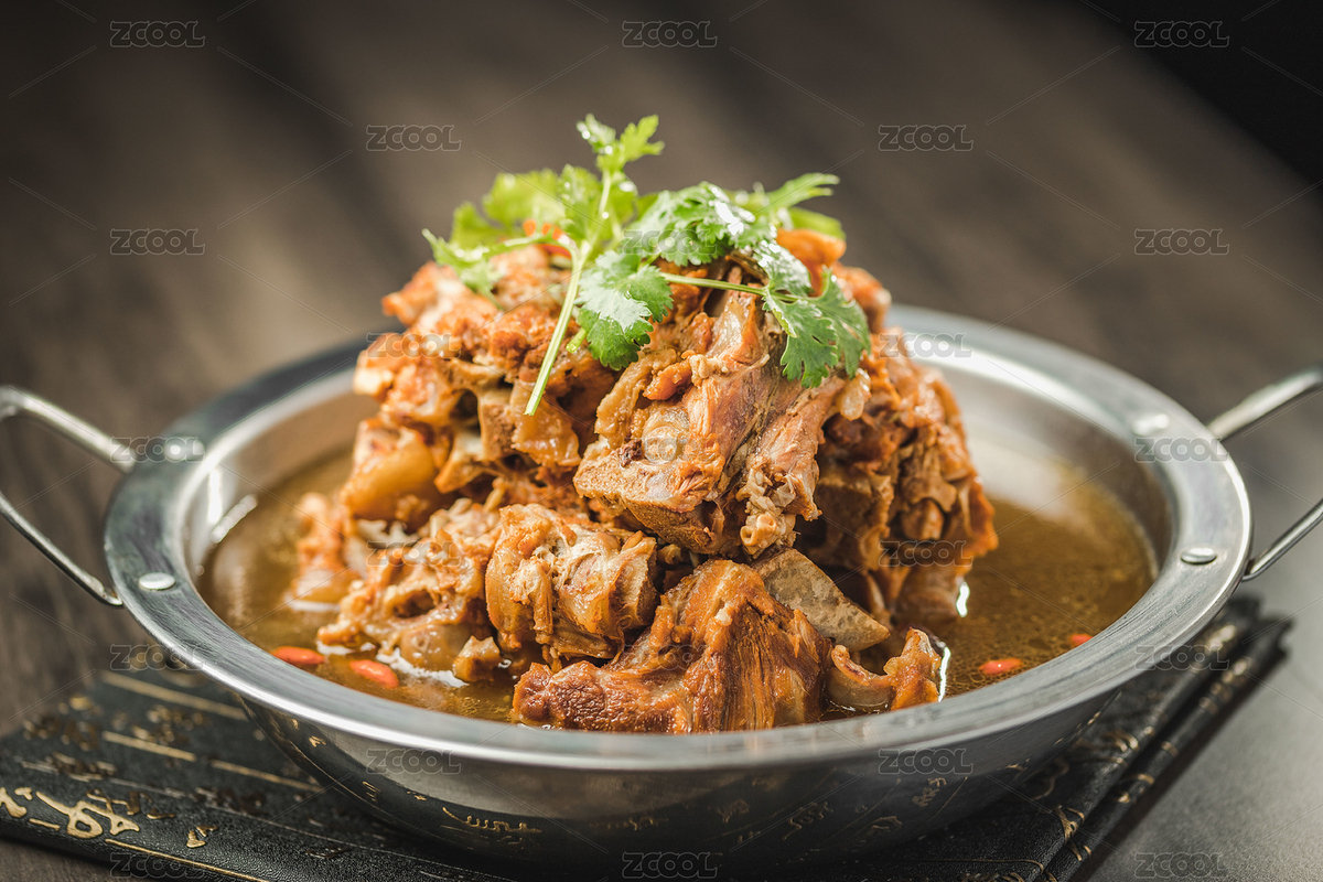 暗色木紋桌面上放著一份燉羊蝎子（主預(yù)覽-6447671） - 未分類 - 站酷設(shè)計(jì)師濤麟攝影原創(chuàng)素材 - 站酷ZCOOL