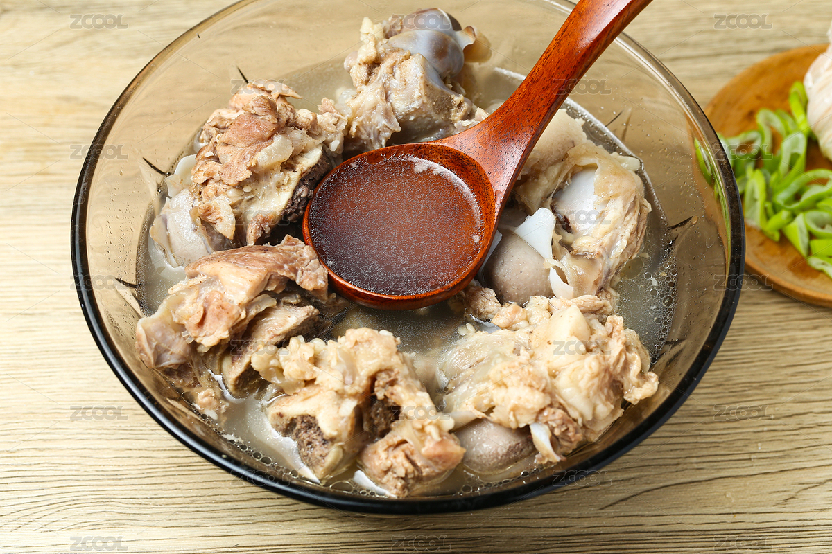 木勺舀起骨頭湯放在大玻璃碗里（主預(yù)覽-3207011） - 未分類 - 站酷設(shè)計(jì)師沉默的螺旋JN原創(chuàng)素材 - 站酷ZCOOL