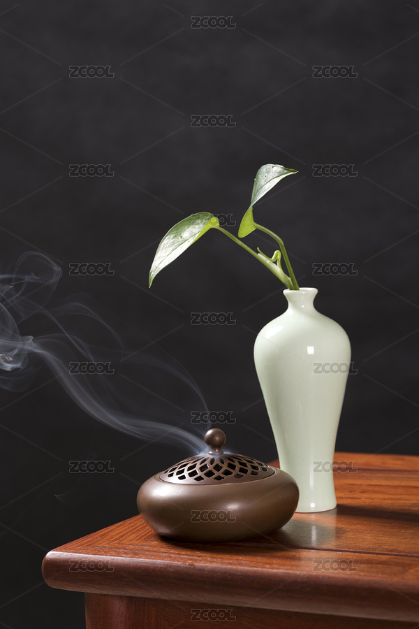 深色背景前擺放在紅木桌面上的紫銅香爐（主預(yù)覽-4939796） - 未分類(lèi) - 站酷設(shè)計(jì)師金翅大鵬原創(chuàng)素材 - 站酷ZCOOL