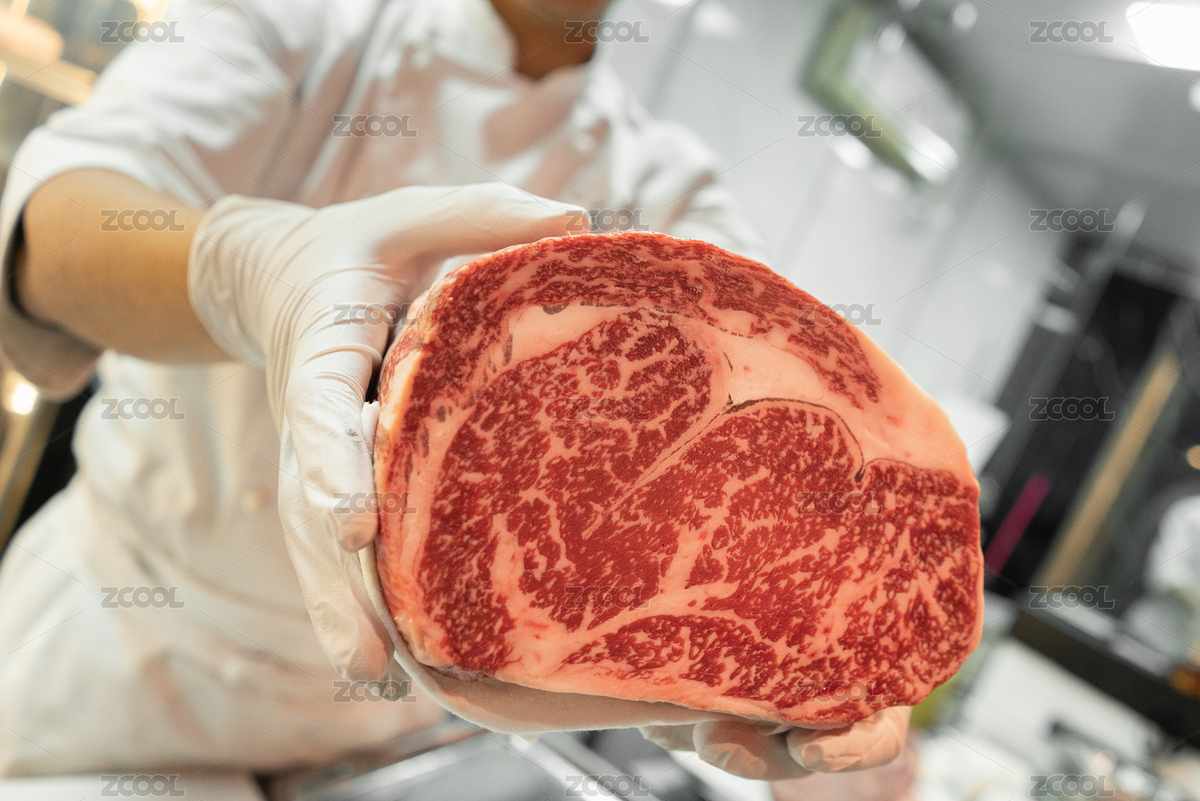 廚師手拿一整塊肋眼牛排食材（主預(yù)覽-6720361） - 未分類 - 站酷設(shè)計師JSantse原創(chuàng)素材 - 站酷ZCOOL