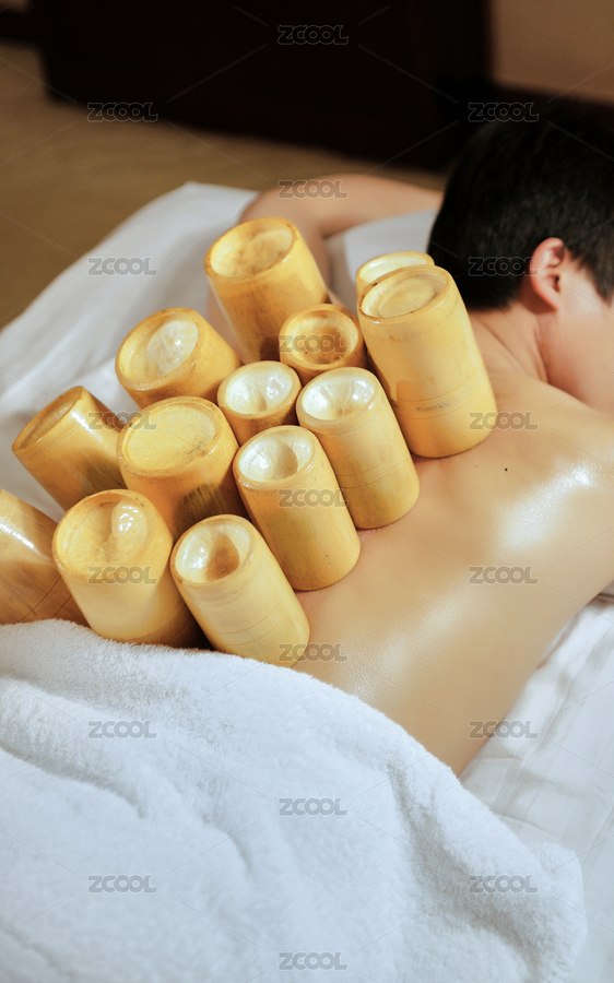 專業(yè)的保健技師為顧客進(jìn)行吸筒療法拔火罐（主預(yù)覽-7849576） - 未分類 - 站酷設(shè)計(jì)師藍(lán)太陽TNT原創(chuàng)素材 - 站酷ZCOOL